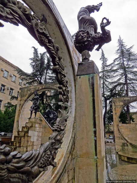 Знакомство с Кутаиси. Последний день осени. Дождь