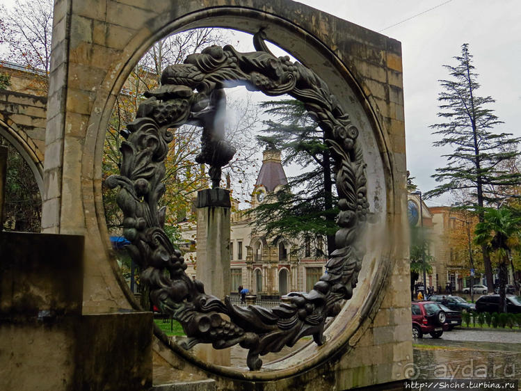 Знакомство с Кутаиси. Последний день осени. Дождь