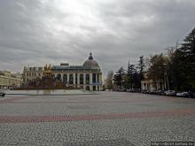 Знакомство с Кутаиси. Последний день осени. Дождь