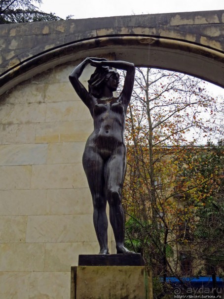 Знакомство с Кутаиси. Последний день осени. Дождь