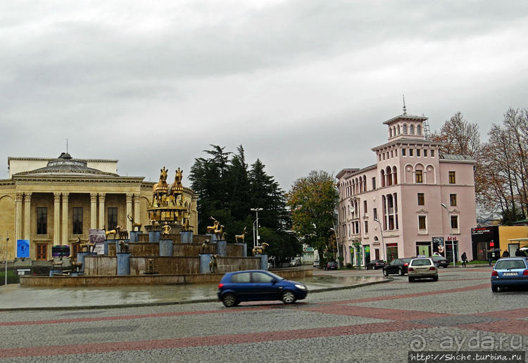 Знакомство с Кутаиси. Последний день осени. Дождь