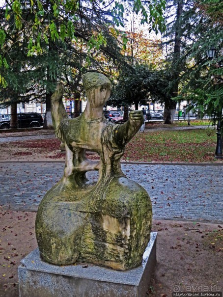 Знакомство с Кутаиси. Последний день осени. Дождь