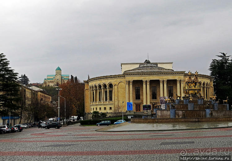 Знакомство с Кутаиси. Последний день осени. Дождь