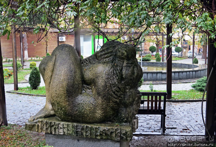 Знакомство с Кутаиси. Последний день осени. Дождь