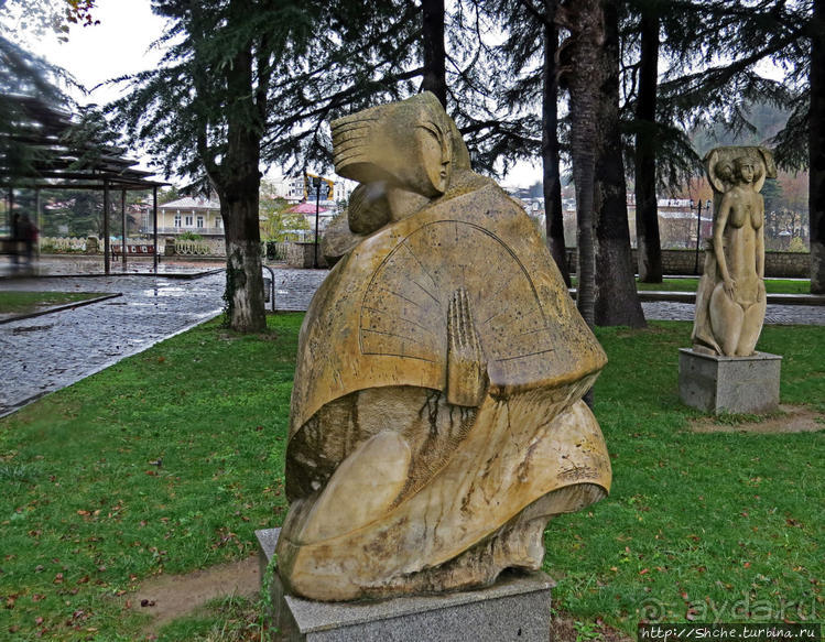 Знакомство с Кутаиси. Последний день осени. Дождь