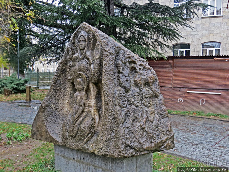 Знакомство с Кутаиси. Последний день осени. Дождь