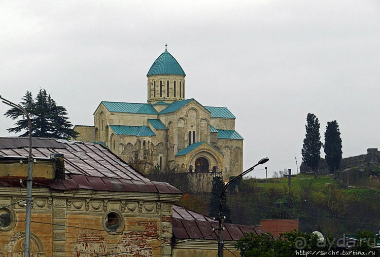 Знакомство с Кутаиси. Последний день осени. Дождь