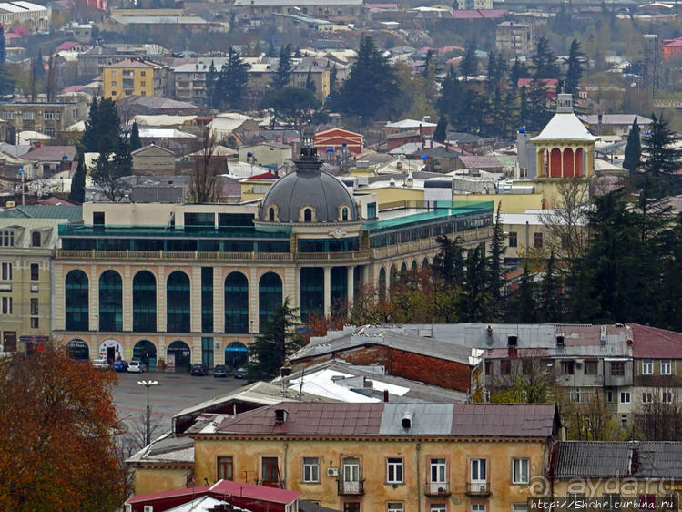 Знакомство с Кутаиси. Последний день осени. Дождь