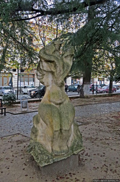 Знакомство с Кутаиси. Последний день осени. Дождь