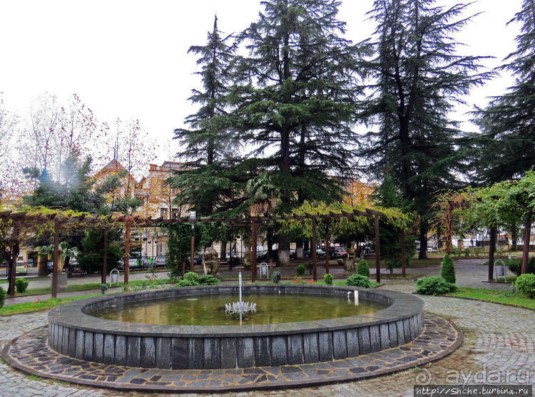 Знакомство с Кутаиси. Последний день осени. Дождь