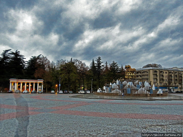 Знакомство с Кутаиси. Последний день осени. Дождь