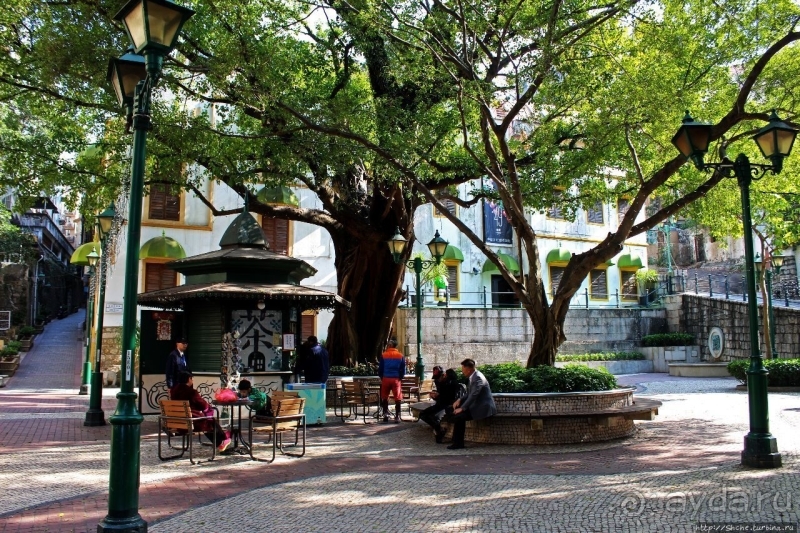 Да узкая, да короткая, но... Rua do Lilau (Макао)