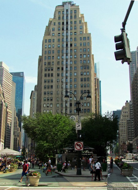 Herald square — один из скверов на Бродвее, имеющий изюминку