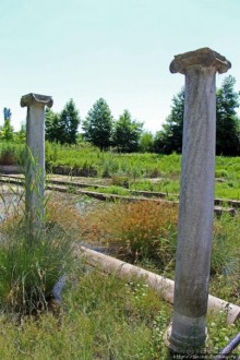 Хоть и "археологический", но все же парк Диона