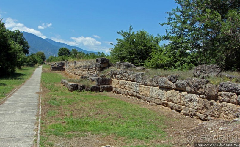 Хоть и "археологический", но все же парк Диона