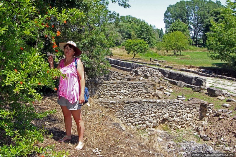 Хоть и "археологический", но все же парк Диона
