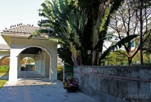 Приятный парк на набережной гавани Гонконга