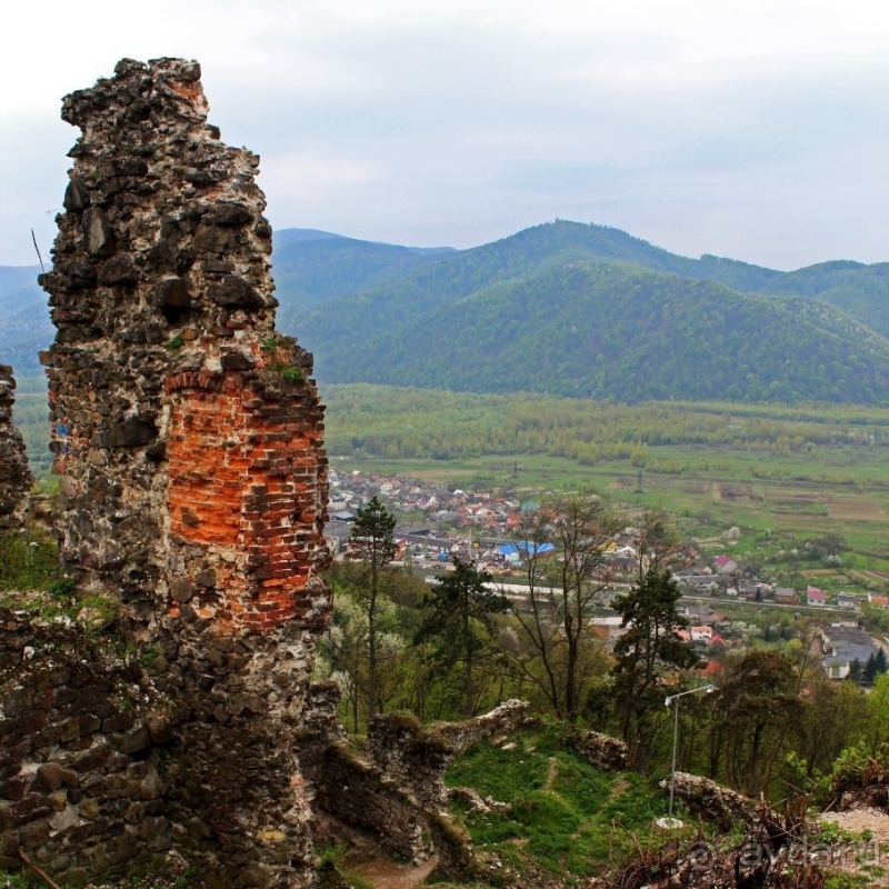 Хуст: замок на горе стоит, надо замок посетить