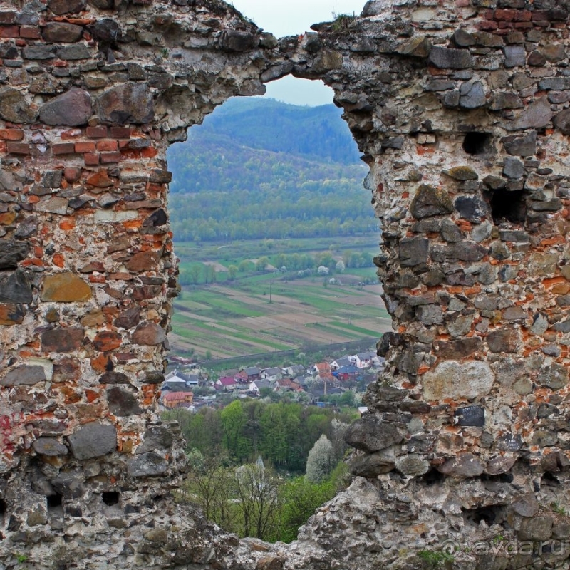 Хуст: замок на горе стоит, надо замок посетить