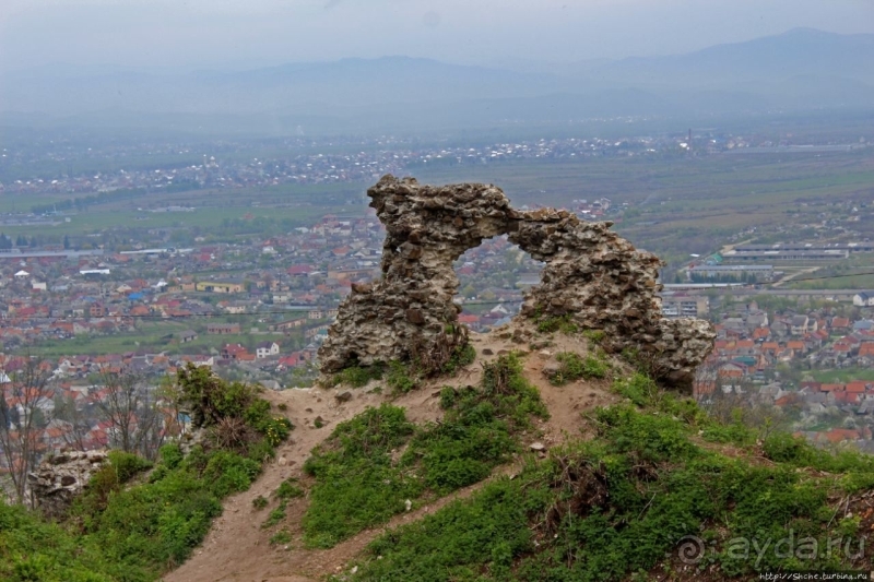 Хуст: замок на горе стоит, надо замок посетить