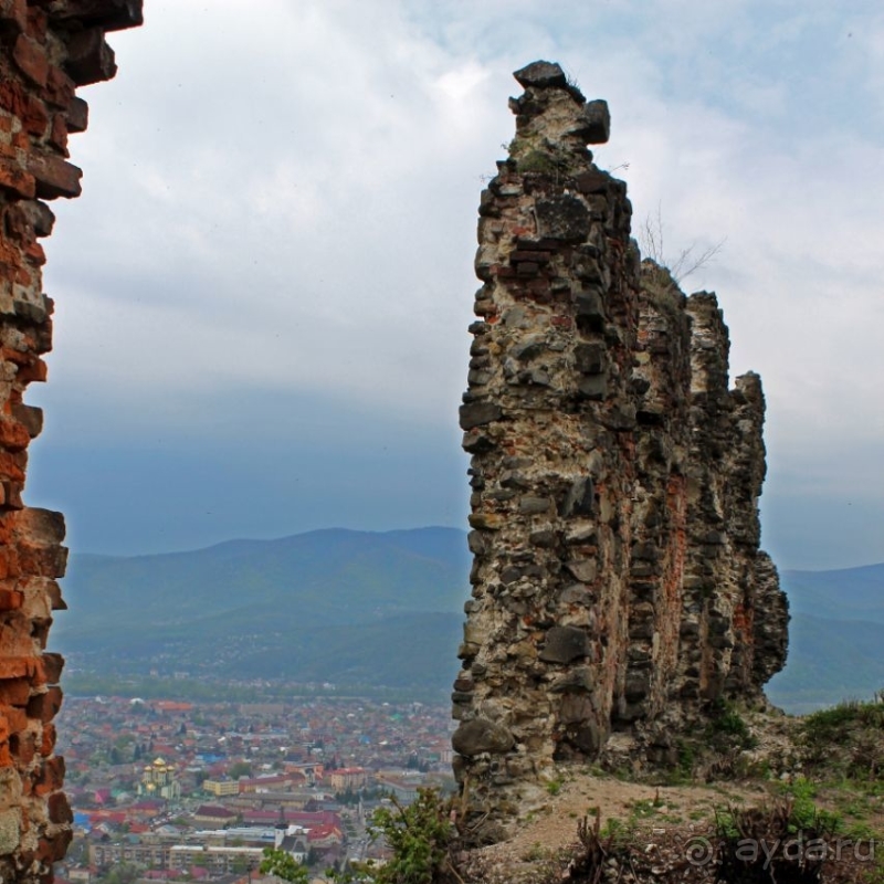 Хуст: замок на горе стоит, надо замок посетить