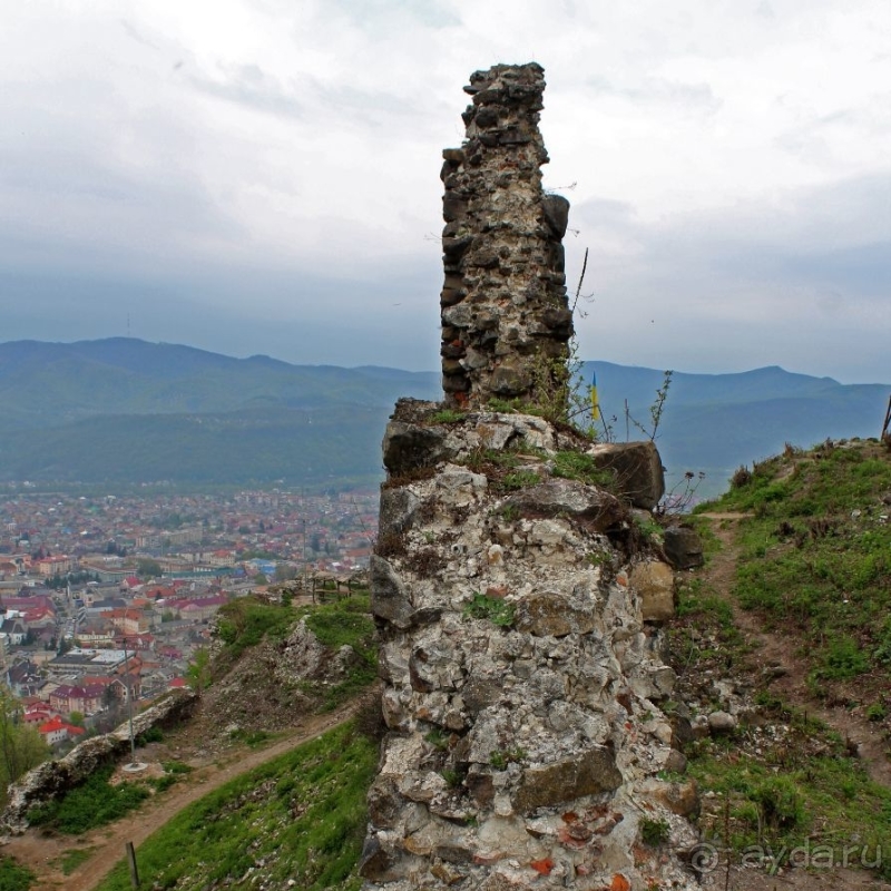 Хуст: замок на горе стоит, надо замок посетить