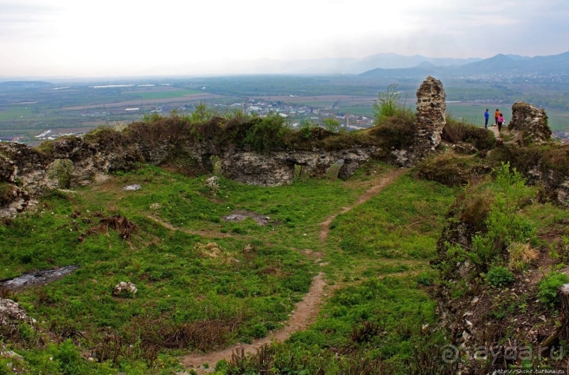 Хуст: замок на горе стоит, надо замок посетить