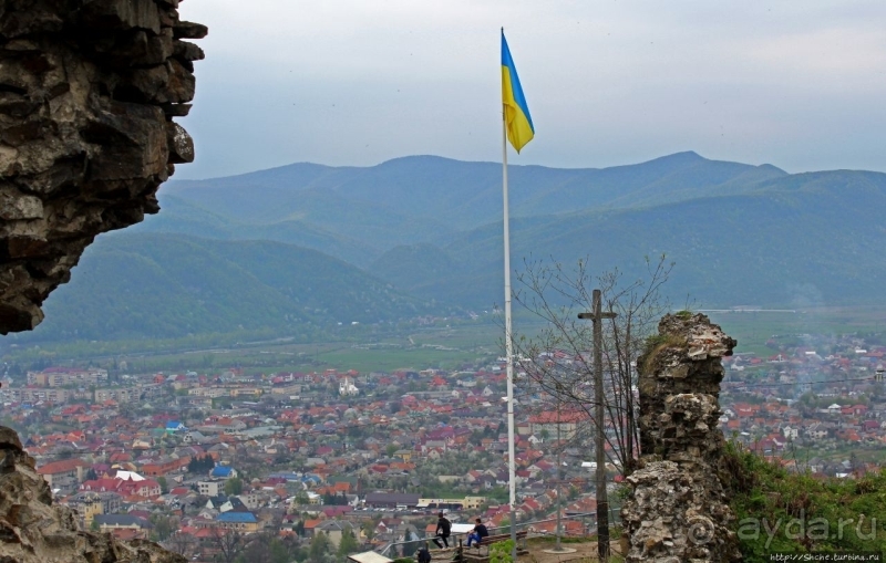 Хуст: замок на горе стоит, надо замок посетить