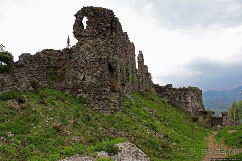 Хуст: замок на горе стоит, надо замок посетить