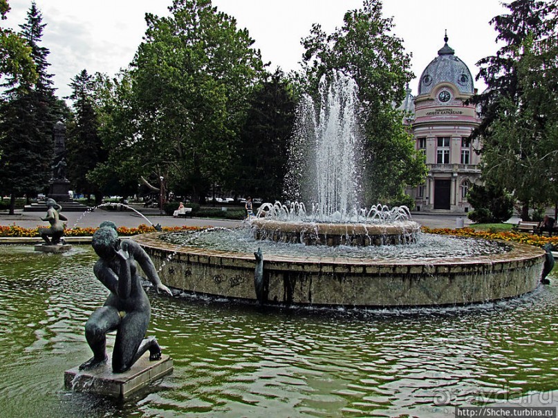 Дворцовая площадь "Княз Александър Батенберг" в Русе