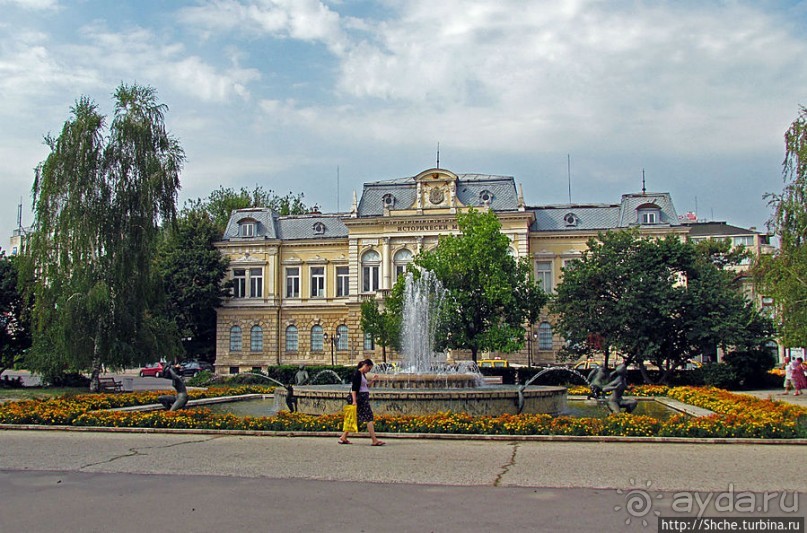 Дворцовая площадь "Княз Александър Батенберг" в Русе