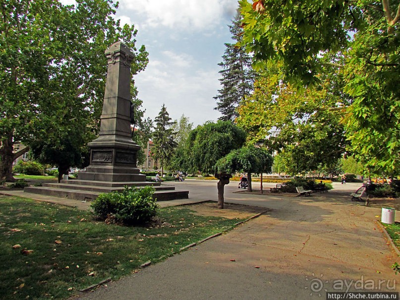 Дворцовая площадь "Княз Александър Батенберг" в Русе