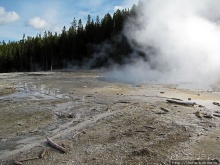 Смотровая площадка и гейзер-одиночка (район "Old faithful")