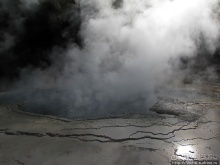 Смотровая площадка и гейзер-одиночка (район "Old faithful")