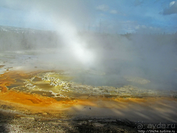 Смотровая площадка и гейзер-одиночка (район "Old faithful")