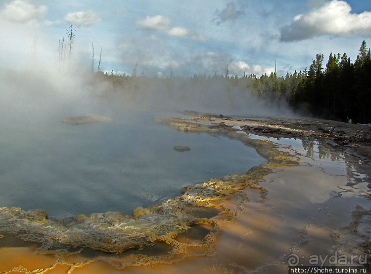 Смотровая площадка и гейзер-одиночка (район "Old faithful")