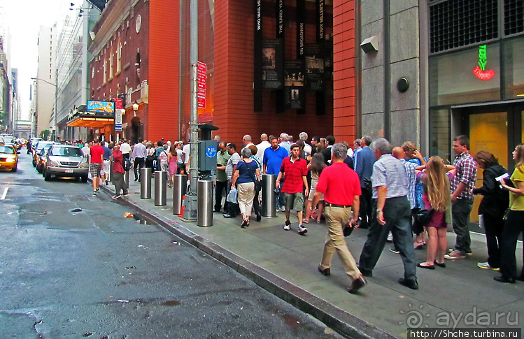 Возрожденный классический бродвейский мюзикл "Anything Goes"