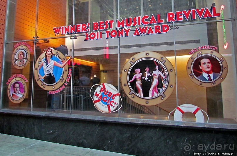 Возрожденный классический бродвейский мюзикл "Anything Goes"