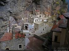 Панагия Сумела — гнездышко духовности на склоне меловой горы