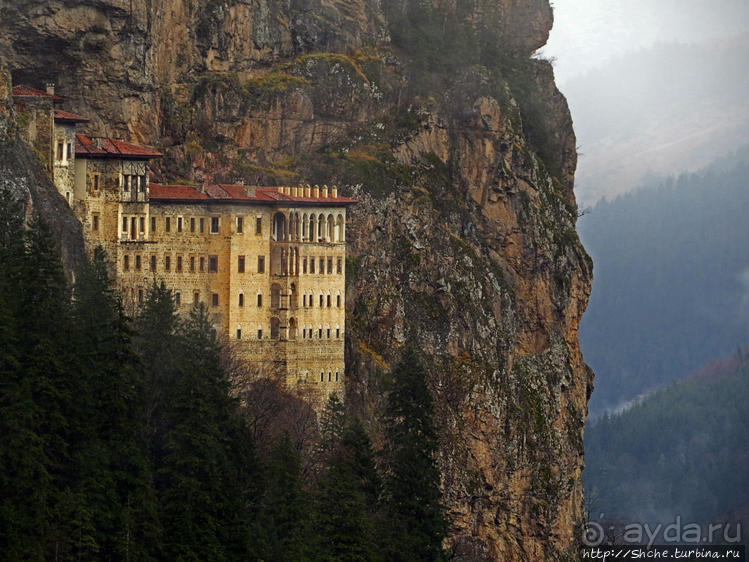 Панагия Сумела — гнездышко духовности на склоне меловой горы