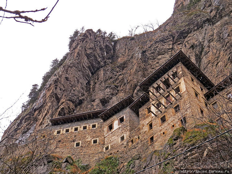 Панагия Сумела — гнездышко духовности на склоне меловой горы Панагия Сумела — гнездышко духовности на склоне меловой горы