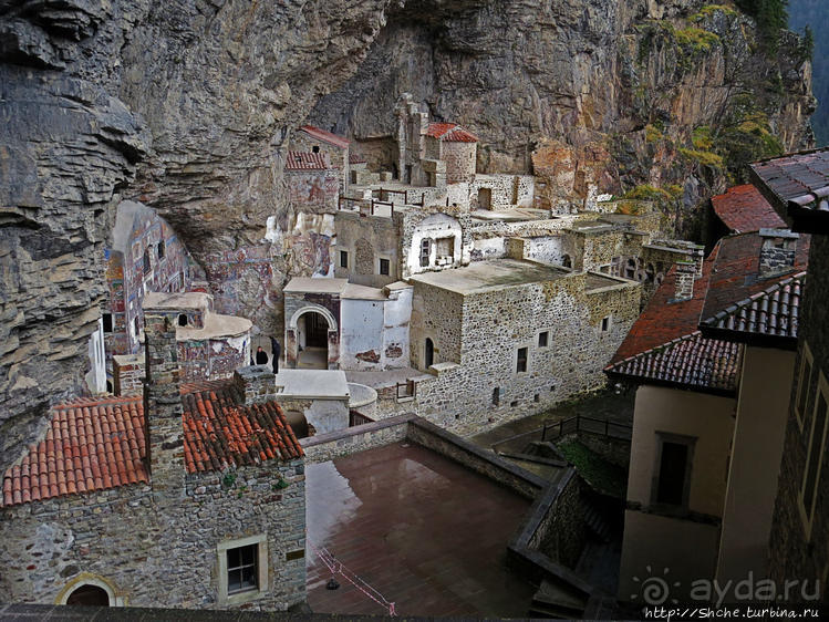 Панагия Сумела — гнездышко духовности на склоне меловой горы