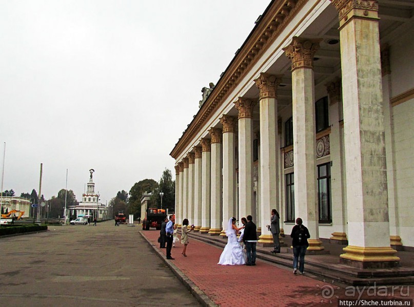 "Парк Советского периода" — Экспоцентр Украины (ВДНХ)