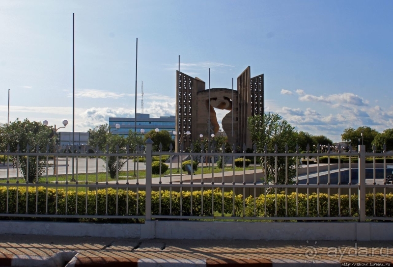 Площадь Независимости в Ломе — мой небольшой эксклюзивчик