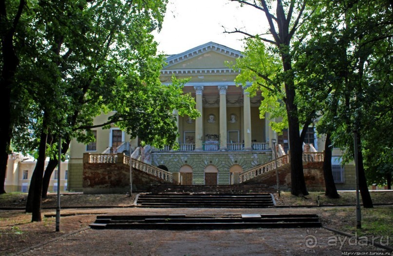 Потемкинский дворец, одно из старейших зданий Екатеринослава