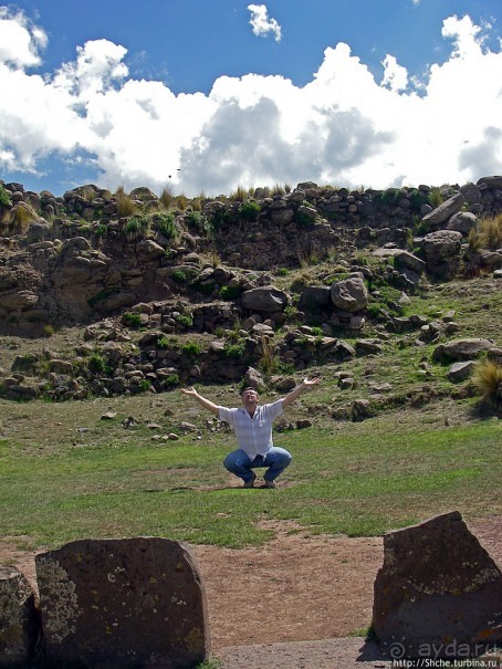 Вершина "треугольника силы инков" на берегах Лагуна Умайо