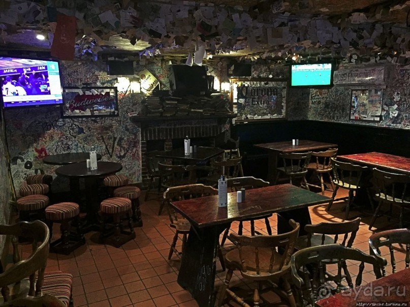 Типичный британский паб-ресторан на Бермудах