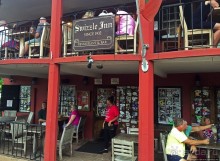 Типичный британский паб-ресторан на Бермудах