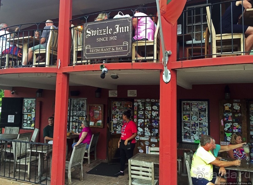 Типичный британский паб-ресторан на Бермудах