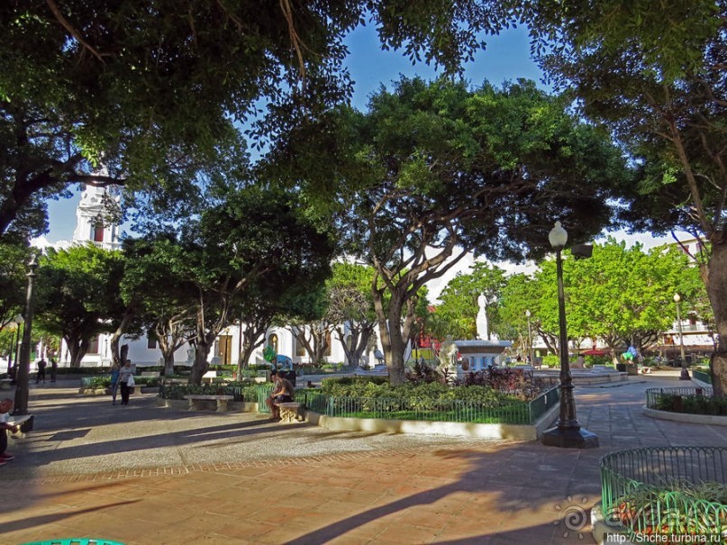 Plaza Las Delicias — две площади и муниципальный парк. 3 в 1